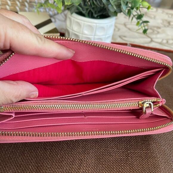 Prada Pink saffiano leather zippy wallet - Picture 4 of 16